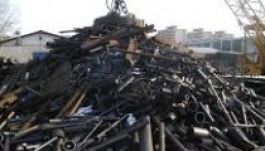 Belehalt egy férfi az ócskavasgyűjtésbe