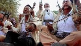 Még zsebpénzt is kapnak az Ujgur-földre látogató turisták