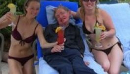 Hawking kiszámolta: szőkékkel kell rúgatni a tizenegyest