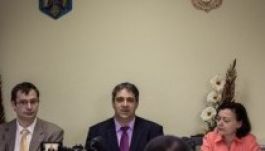 Kéz a kézben magyarok, románok és cigányok