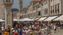Megállíthatatlan a dubrovniki turistafolyam