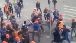 Kalapácsokkal verte egymást ötven moszkvai munkás (VIDEÓ)