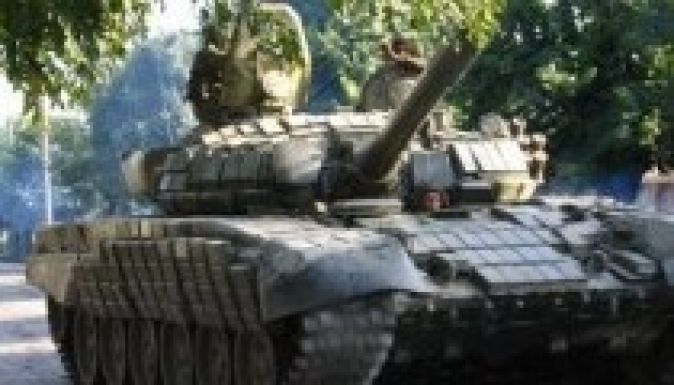 Orosz tankok lépték át az orosz-ukrán határt (VIDEÓ)