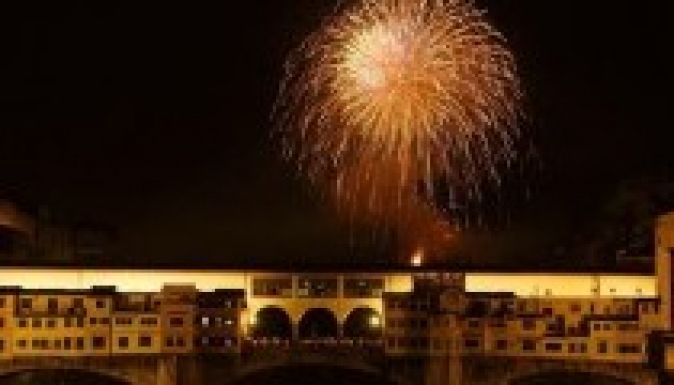 Új kivilágítást kapott a firenzei Ponte Vecchio, az Öreg Híd