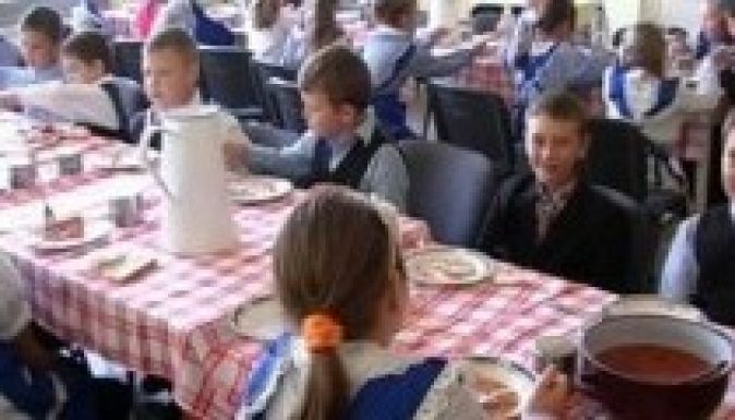 Meleg ételt kaphatnának a gyerekek tej és kifli helyett