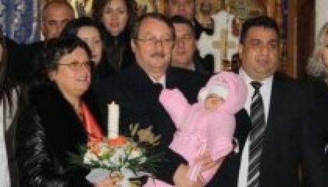 Így lett az államfő öccse keresztapa az alvilágban