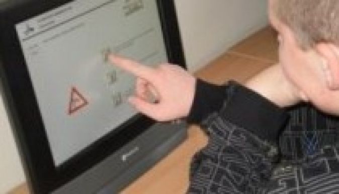 Így néz ki a székely KRESZ-vizsga. Átmennél rajta?