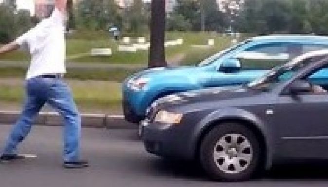 Így rendezik a koccanásos baleset vitáit Oroszországban  (VIDEÓ)