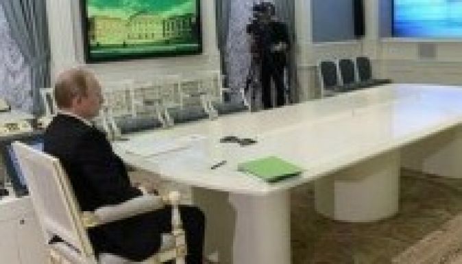 A tűzszünet meghosszabbítását kérte Putyin ismét Porosenkótól