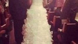 Újszülöttjét is vitte babonából az esküvőre a menyasszony