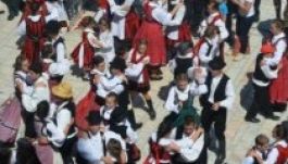 Negyedszáz Csűrdöngölő a táncos fiataloknak