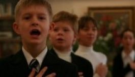 Ellenzik a zászlótörvény szigorítását és az iskolai himnuszéneklést