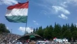 „Boldog a méh, amely téged hordott