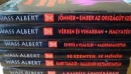 Eltávolíttatták Wass Albert regényeit a csíksomlyói standokról