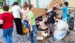 Interaktív táblát kaptak az iskolások a hulladékért cserébe