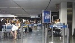 A vébé nyitónapján sztrájkolnak a brazil reptéri dolgozók