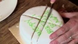 Több mint száz éve felejtettük el, hogyan kell helyesen szeletelni a tortát