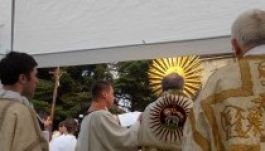 Úrnapi körmenet a Szent Mihály templomban (VIDEÓ)