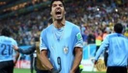 Uruguay Suárez duplájával verte meg Angliát