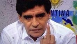 Ezt az argentin labdarúgó-szövetség elnökének küldi Maradona