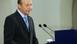 Băsescu bocsánatot kért, de nem mond le