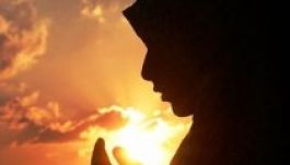 Muzulmán fejkendőt viselt – elbocsátották