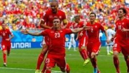 A franciák lazán, a svájciak Shaqiri triplájával jutottak tovább