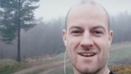 Így álcázza unalmas életét a Facebookon (VIDEÓ)