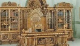 Ceaușescu irodabútora 55 ezer euróért kelt el