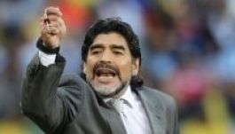 Futball-legendákat hülyézett le Maradona