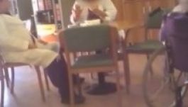 Videóra vették az idősek otthonában dolgozó Silvio Berlusconit