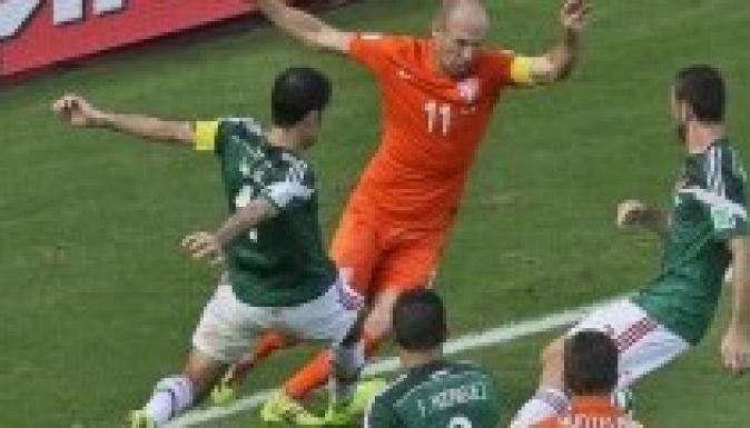 Foci-vb: a FIFA nem bünteti meg Robbent a műesésért