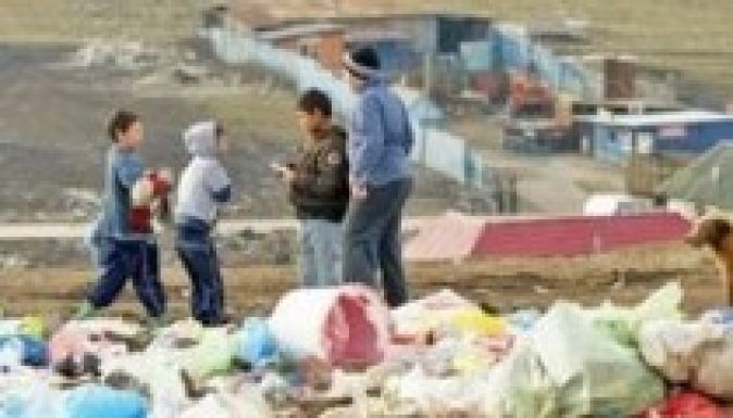 Rendszeres iskolába járáshoz kötik a szociális segélyt Kolozsváron