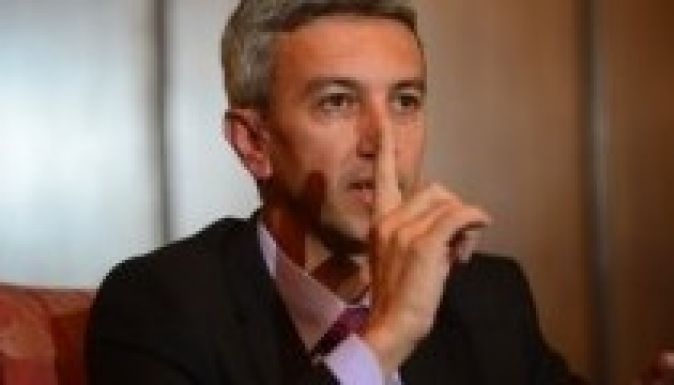 A hátsó ajtón sétált be Diaconescu a kormányba