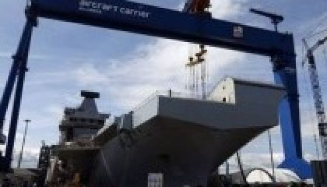 Minden idők legnagyobb brit hadihajóját avatta fel a brit uralkodó