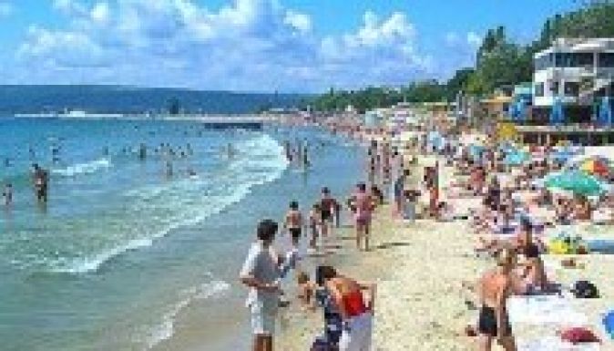 Továbbra is tilos fürdeni a várnai tengerparton