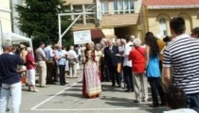 Másfél órán át vonultak fel a szatmári véndiákok