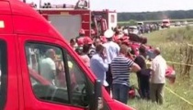 Felborult egy autóbusz a Bukarest-Konstanca autópályán