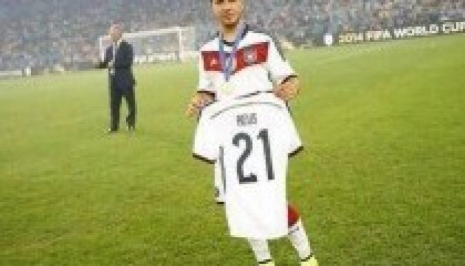 A vb-döntő hőse sérült dortmundi barátja mezével ünnepelt (FOTÓK)