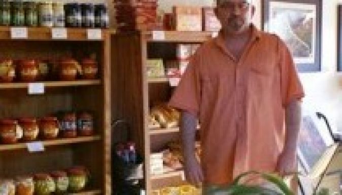 Elfogatóparancsot adott ki az FBI a kuruc.info tulajdonosa ellen