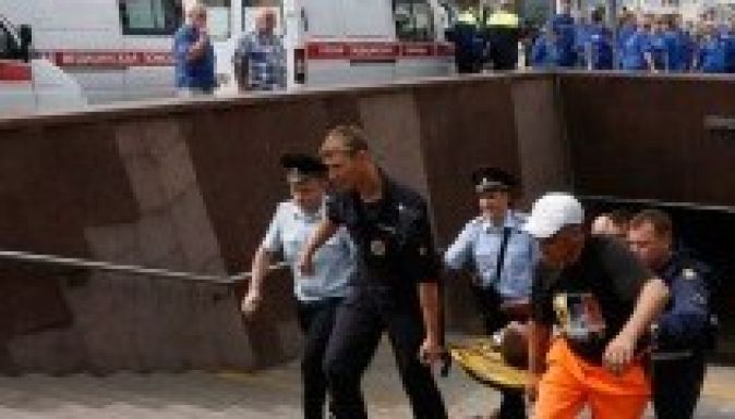 Tizenhatra nőtt a moszkvai metróbaleset áldozatainak száma