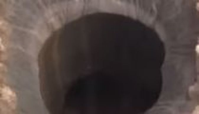 Hatalmas kráter tartja rémületben a szibériaiakat (VIDEÓ)