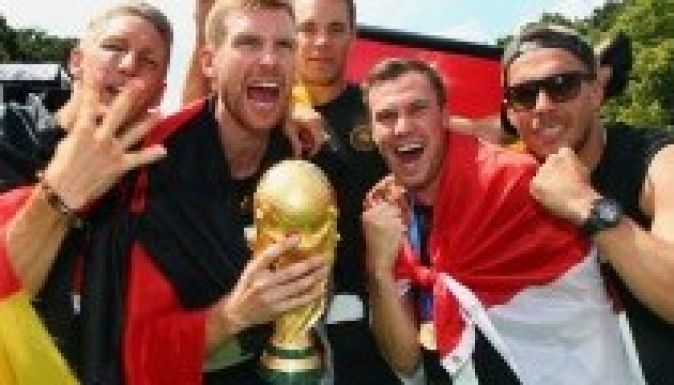 FIFA-ranglista: élen a németek, kapaszkodnak a magyarok