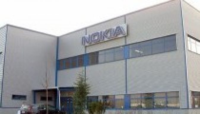 Bezár a komáromi Nokia-gyár, 1800 embert bocsátanak el