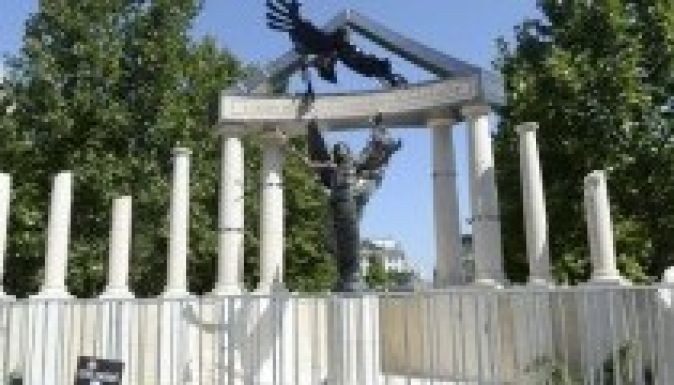 Az éj leple alatt állították fel a német megszállási emlékművet