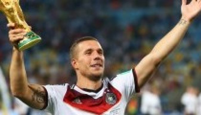 Nem feledkezett meg bajban levő barátjáról sem Lucas Podolski