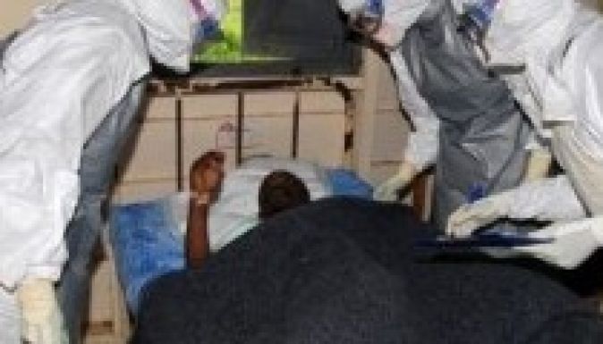 Megfertőzte a gyilkos kór az ebola elleni harcot irányító orvost