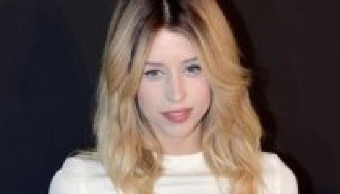 Hivatalos: aranylövés okozta Peaches Geldof halálát