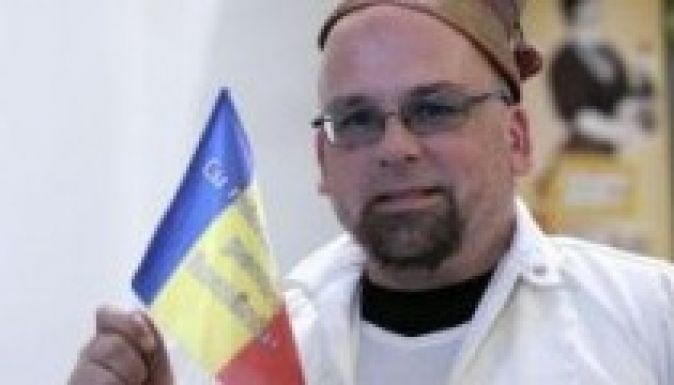 Kitoloncoltak Romániából egy Kolozsváron élő furcsa amerikait