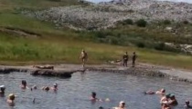 Szeméttelepre járnak ingyen fürdőzni a kolozsváriak